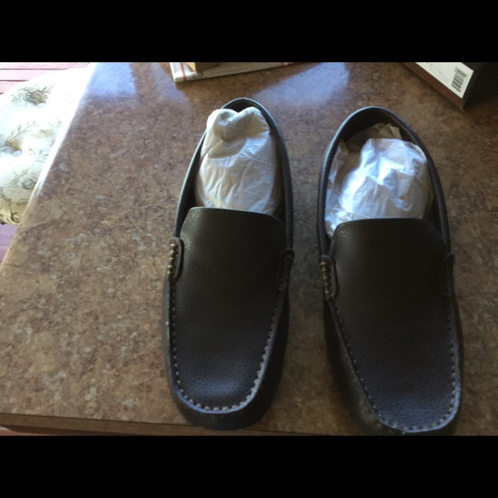 Men’s brown loafers in 9 1/2 brand new never worn